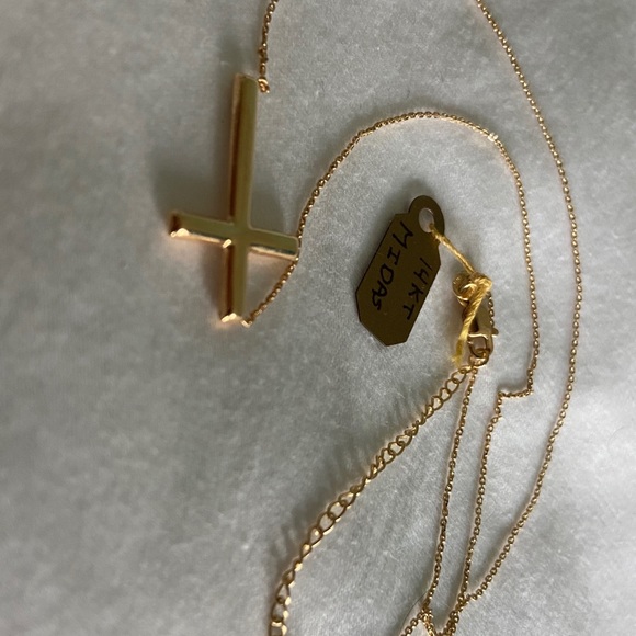 14kt gold crossnecklace willing to negotiate price